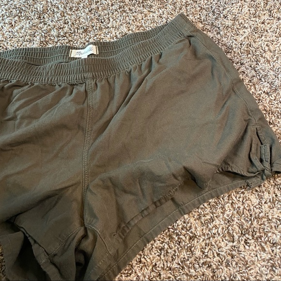 madewell side tie shorts in forest green - Picture 4 of 6
